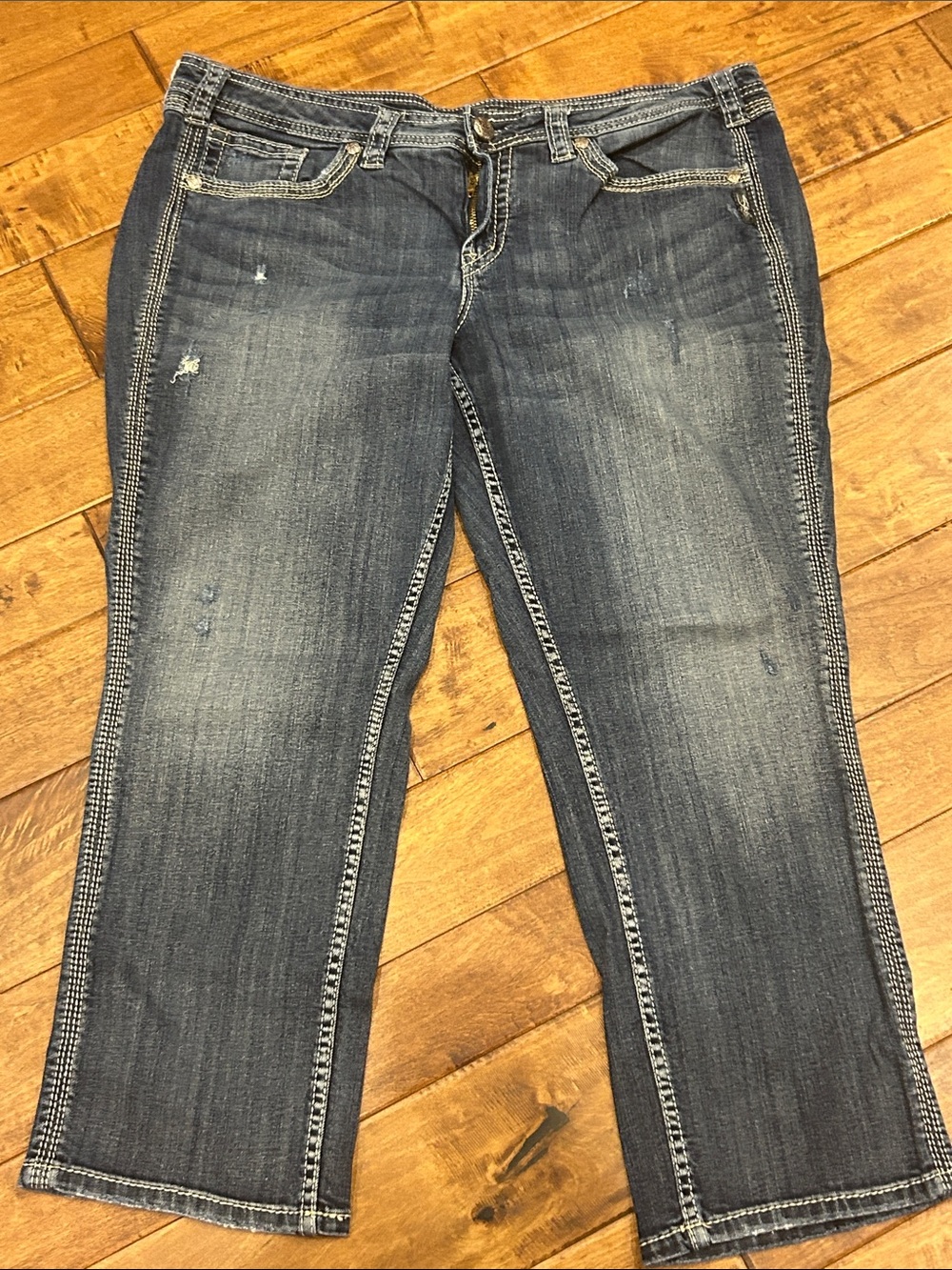 Silver Jeans Straight-Leg Jeans in Washed Blue with Contrast Side Stitch